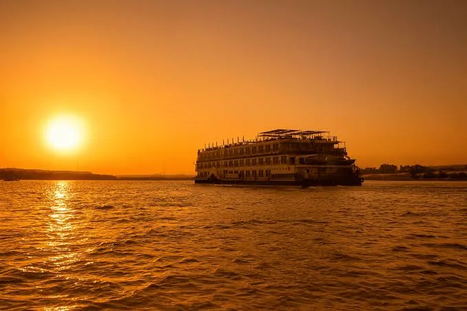 Croisière sur le Nil au coucher du soleil, sur les traces d'Akhenaton