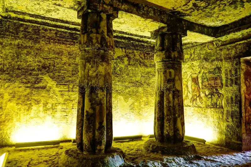 Tombeaux rupestres des nobles de la cour d'Akhenaton à Amarna