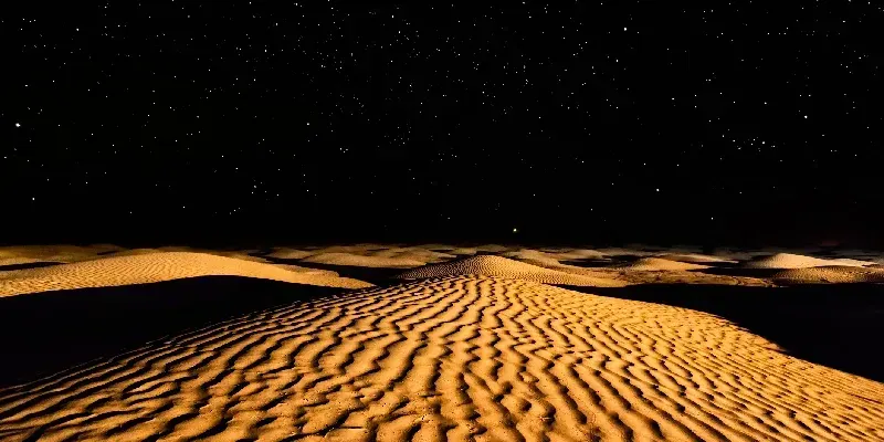 Cielo nocturno en el desierto del Sahara de Túnez.