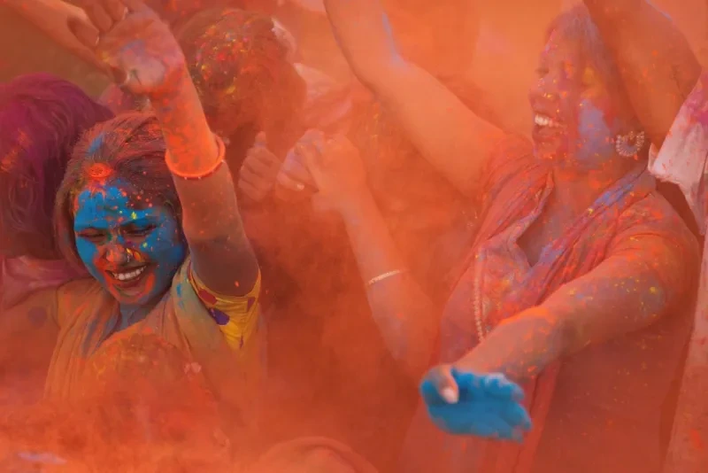 Disfrutando de Holi en India.