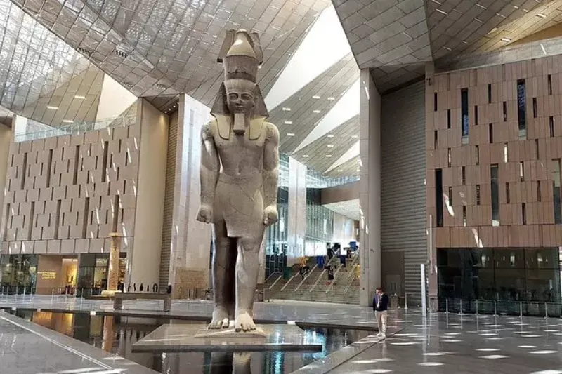 Statua di Ramses II, grande museo egizio apertura