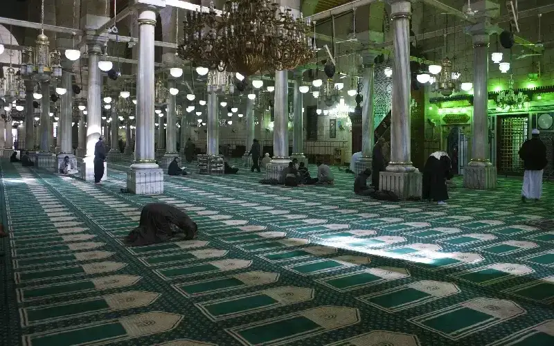 Al-Hussein Mosque Inside