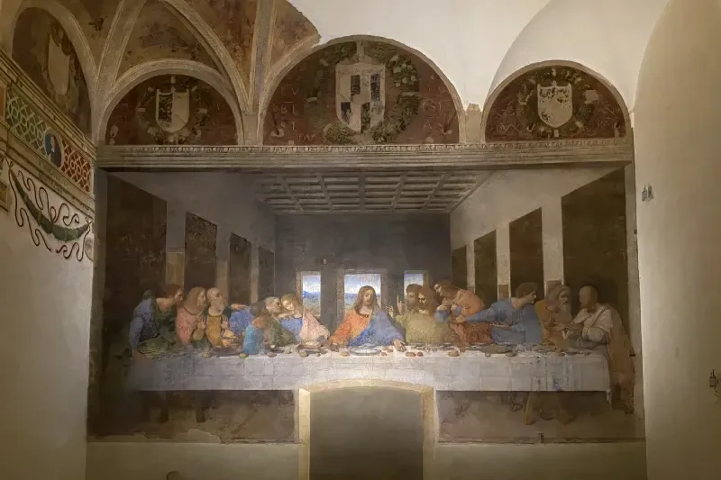 Wandgemälde „Das letzte Abendmahl“ von Leonardo da Vinci im Refektorium des Klosters Santa Maria delle Grazie