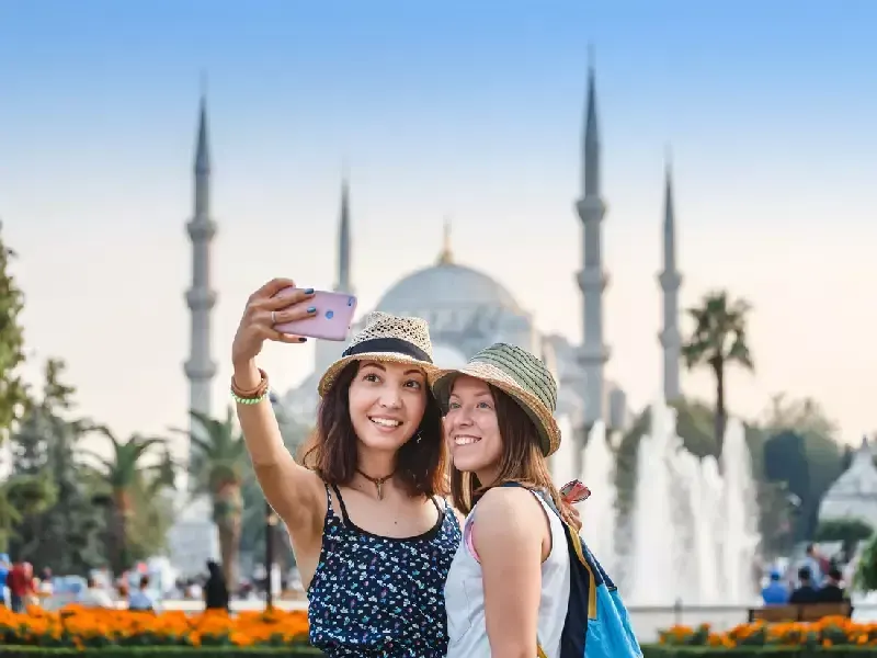 due turisti a istanbul , come vestirsi in turchia