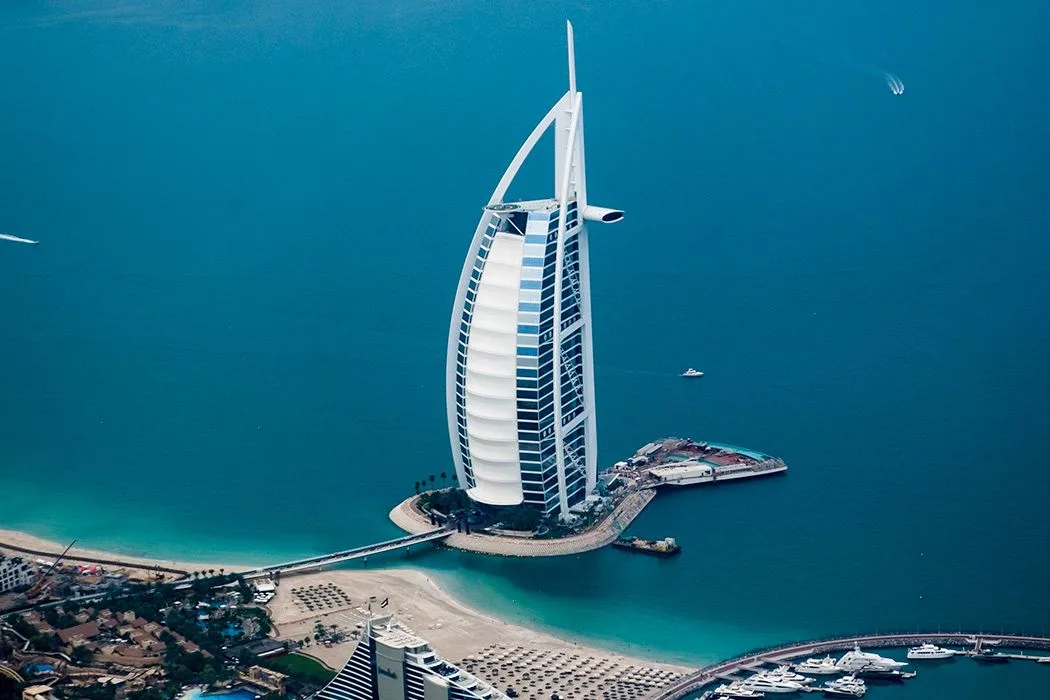 Albergo Burj al Arab: L'albergo più maestoso di Dubai