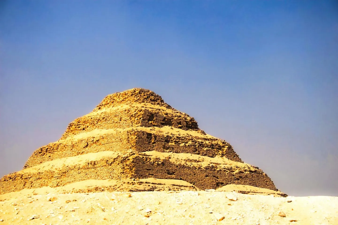 La Piramide a Gradoni di Djoser a Saqqara