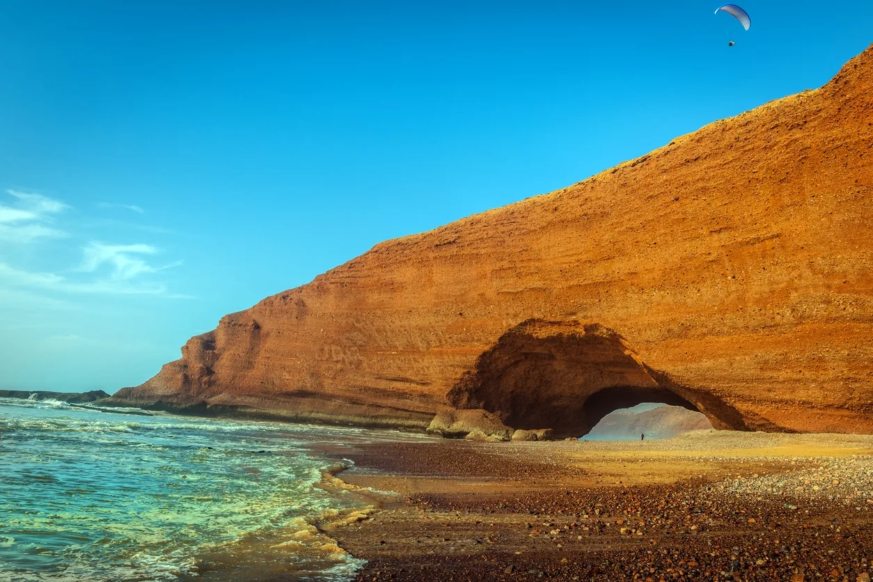 Guia Completo de Legzira: Descubra as Majestosas Falésias Vermelhas