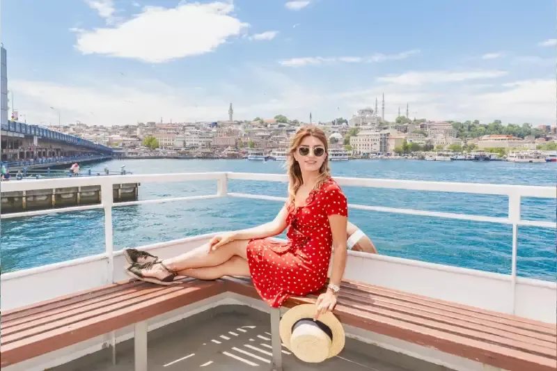 una turista ad istanbul ,turchia in estate