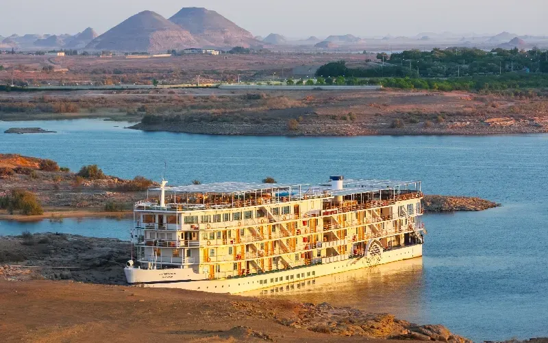 lac nasser egypte coucher de soleil paysage désertique