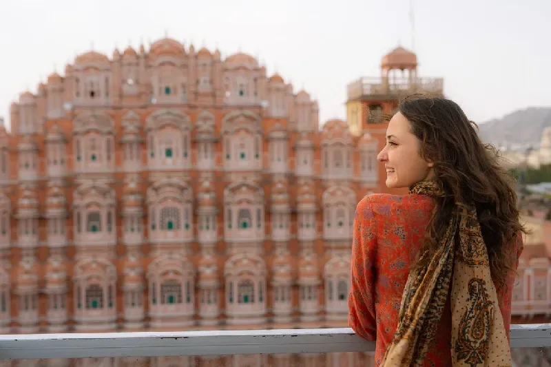 Woman looking at Hawa Mahal in Jaipur