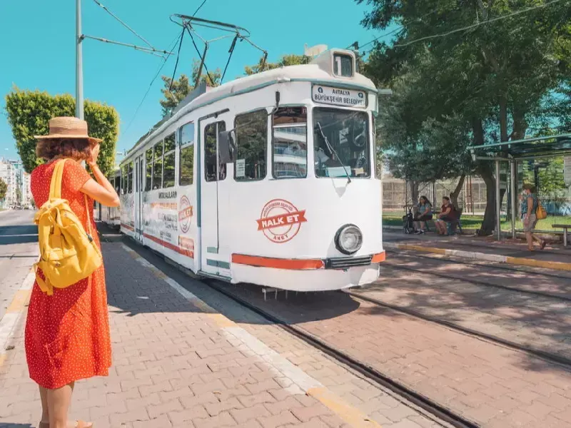 una turista ad antalya , Come spostarsi in turchia