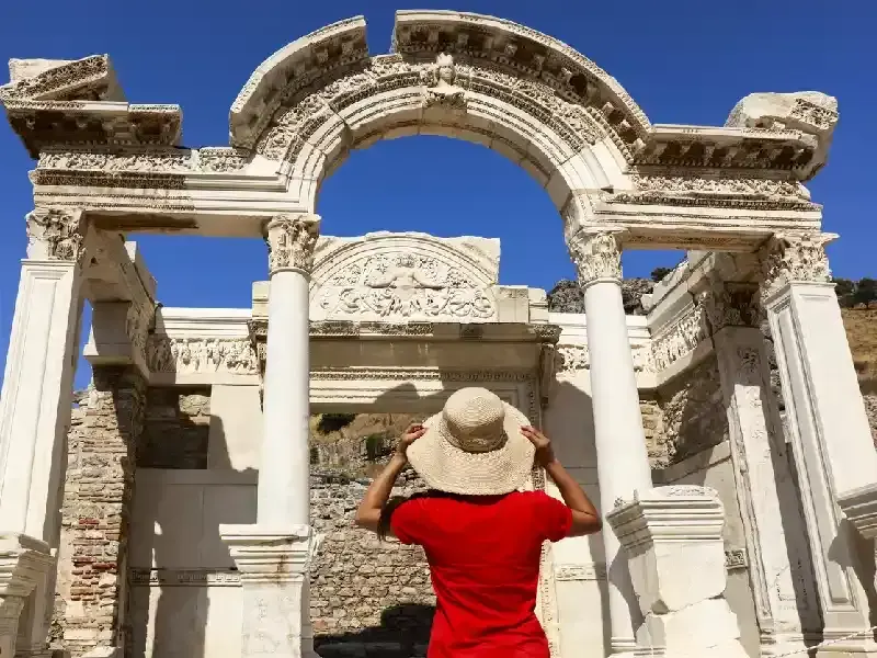 una turista a Kusadasi turchia , kusadasi cosa vedere