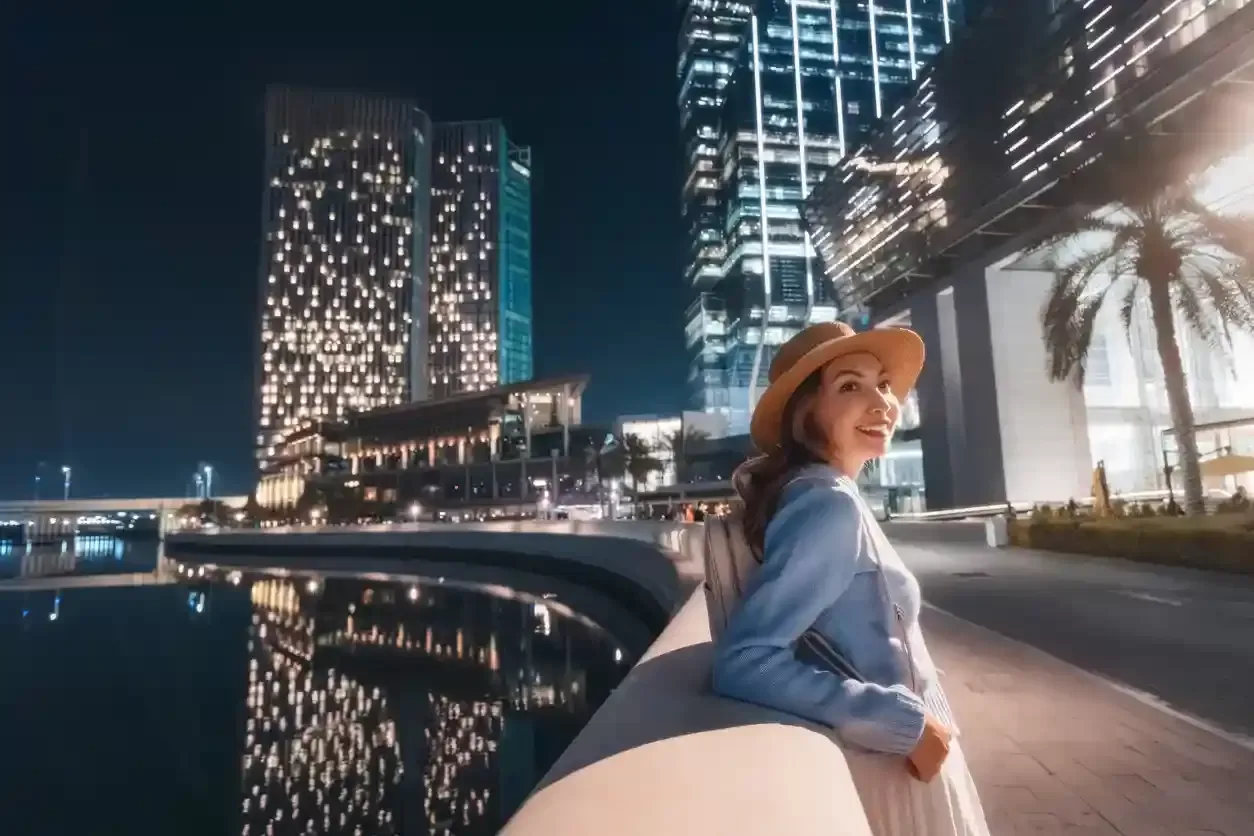 una turista a Cornich Abu Dhabi , Abu Dhabi e Dubai