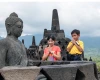 Due Bambini nel Tempio di Borobudur 