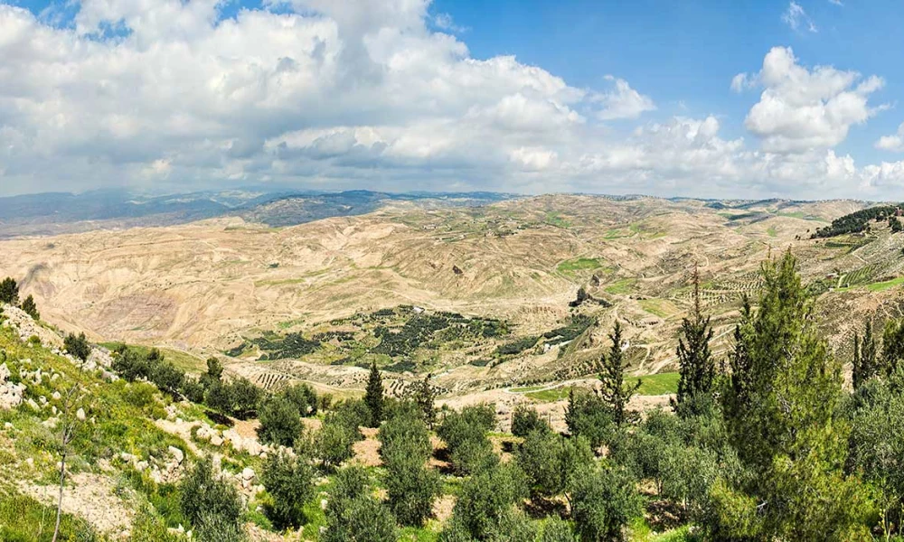 Blick vom Berg Nebo über das Jordantal in Jordanien