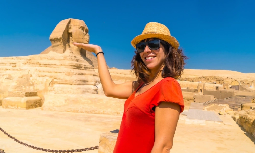 Touristen und Sphinx