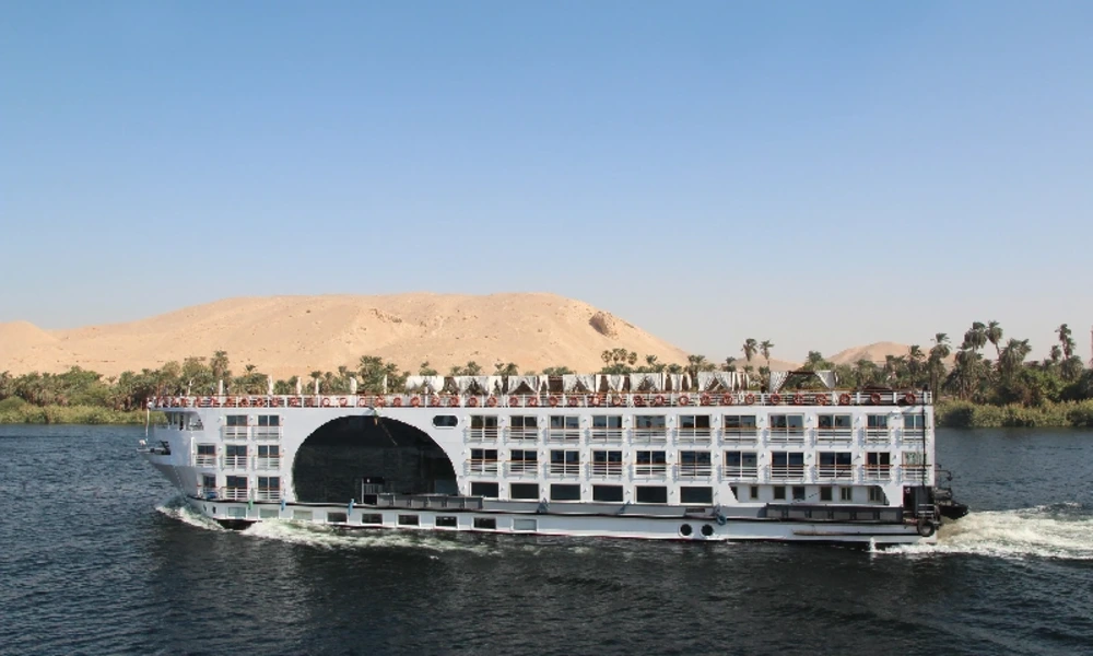 5-Sterne-Nilkreuzfahrtschiff auf dem Nil zwischen Assuan und Luxor