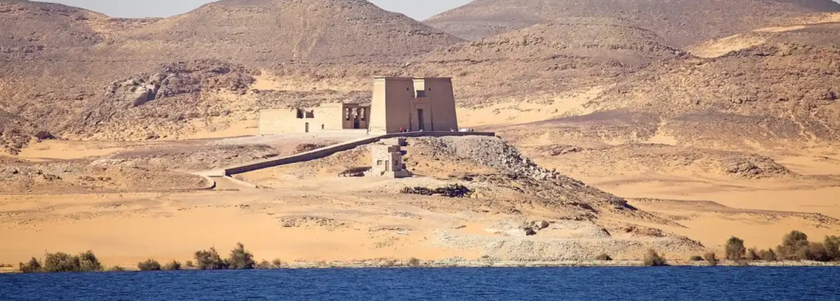 Tempio di Dakka con il suo maestoso pilone affacciato