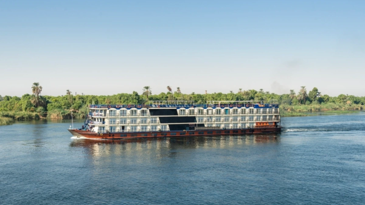 Kreuzfahrtschiff im Nil