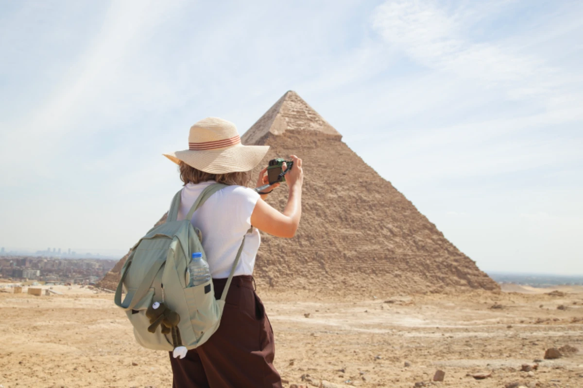 Welche Technik und praktischen Accessoires gehören auf die Packliste Ägypten?