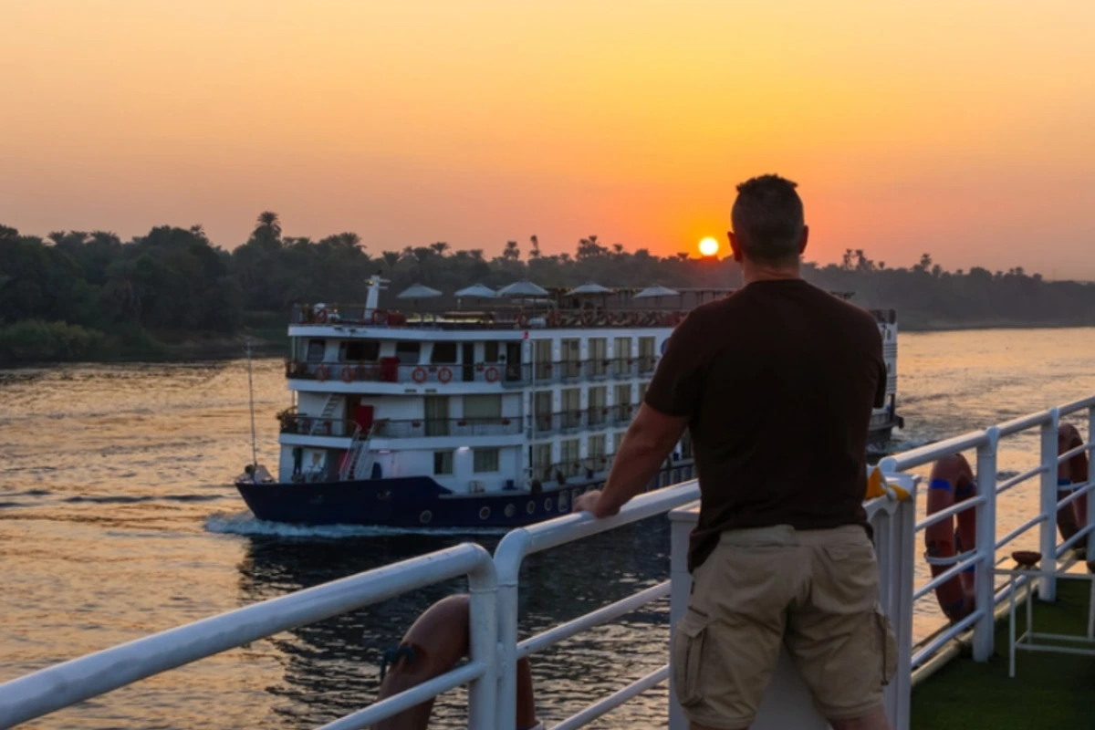 Nilkreuzfahrt bei Sonnenuntergang