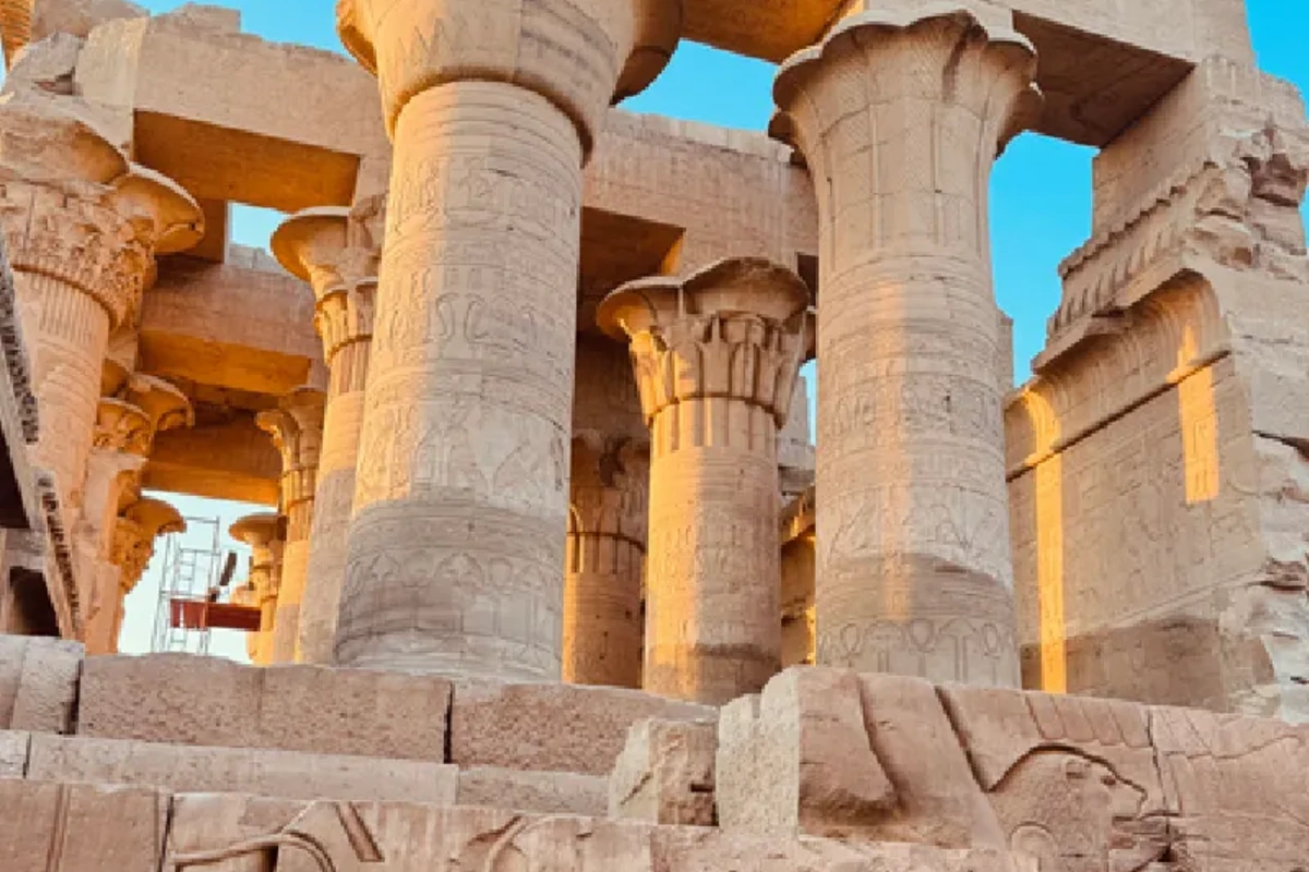 Columnas y muro del Templo de Kom Ombo, mejores viajes a egipto