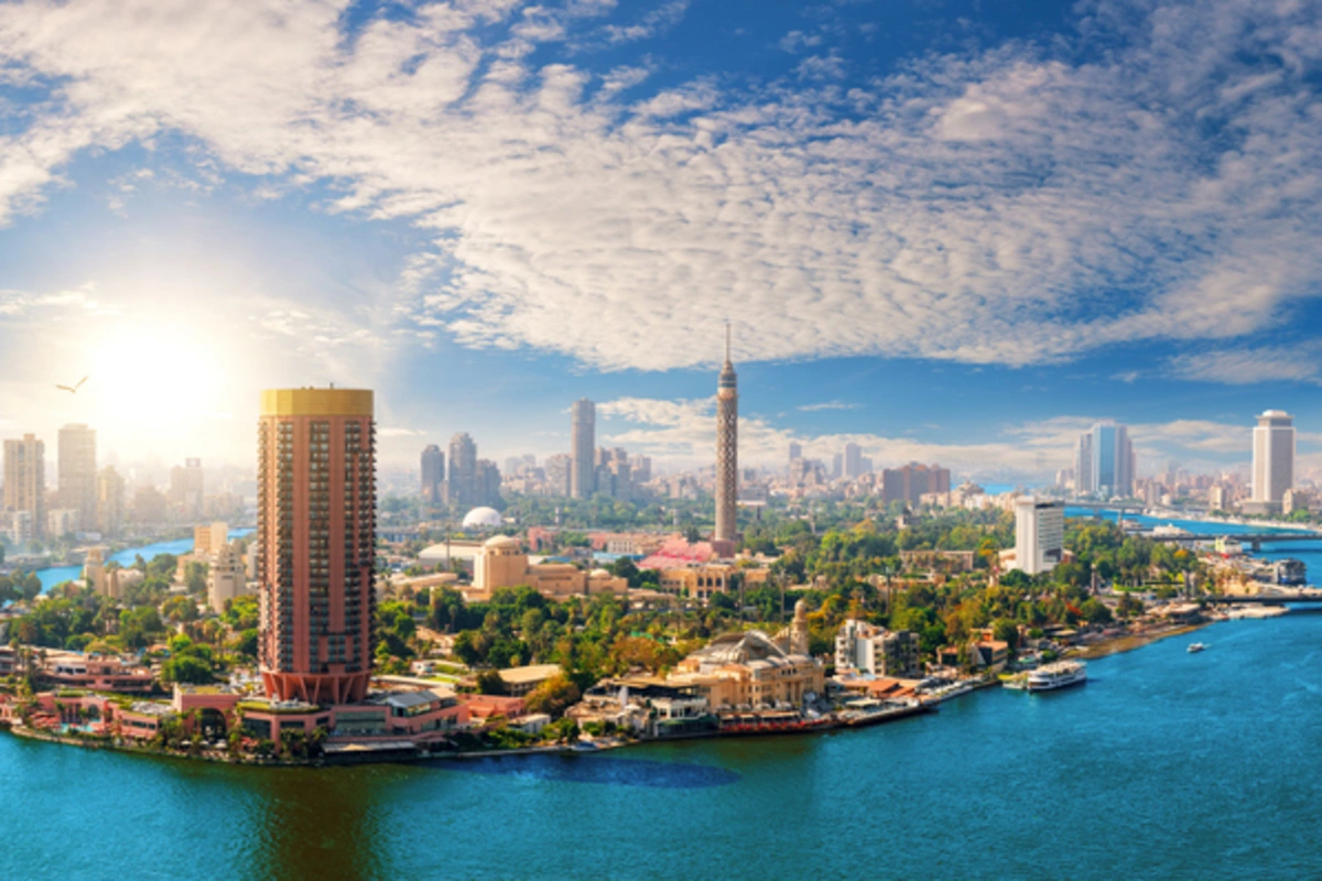 Vue du Caire au coucher du soleil, avec le Nil et les bâtiments prestigieux de la capitale égyptienne, Séjour au caire