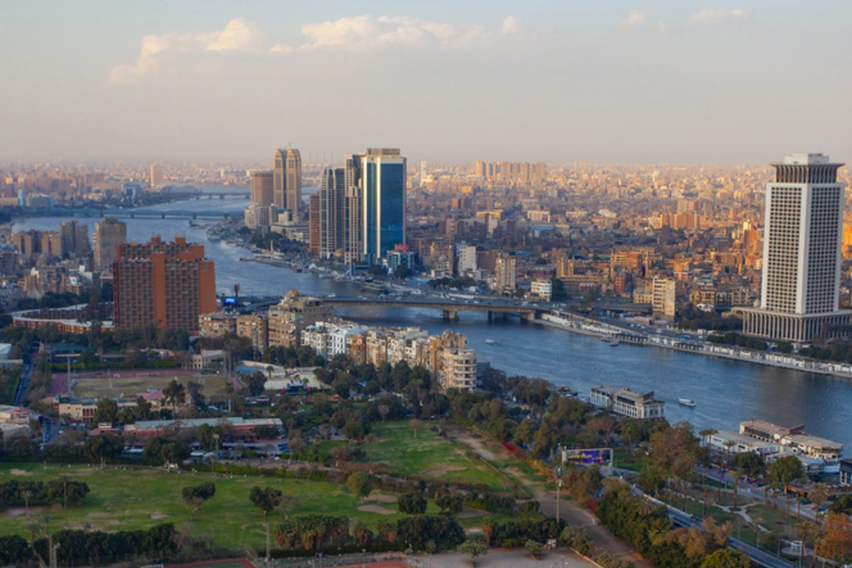 Vue panoramique du Caire au coucher du soleil, depuis la célèbre tour du Caire, Séjour au caire