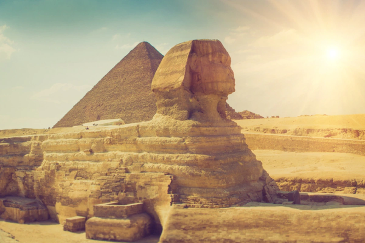 Vue de profil du Grand Sphinx de Gizeh, Voyage organisé egypt 10 jours.