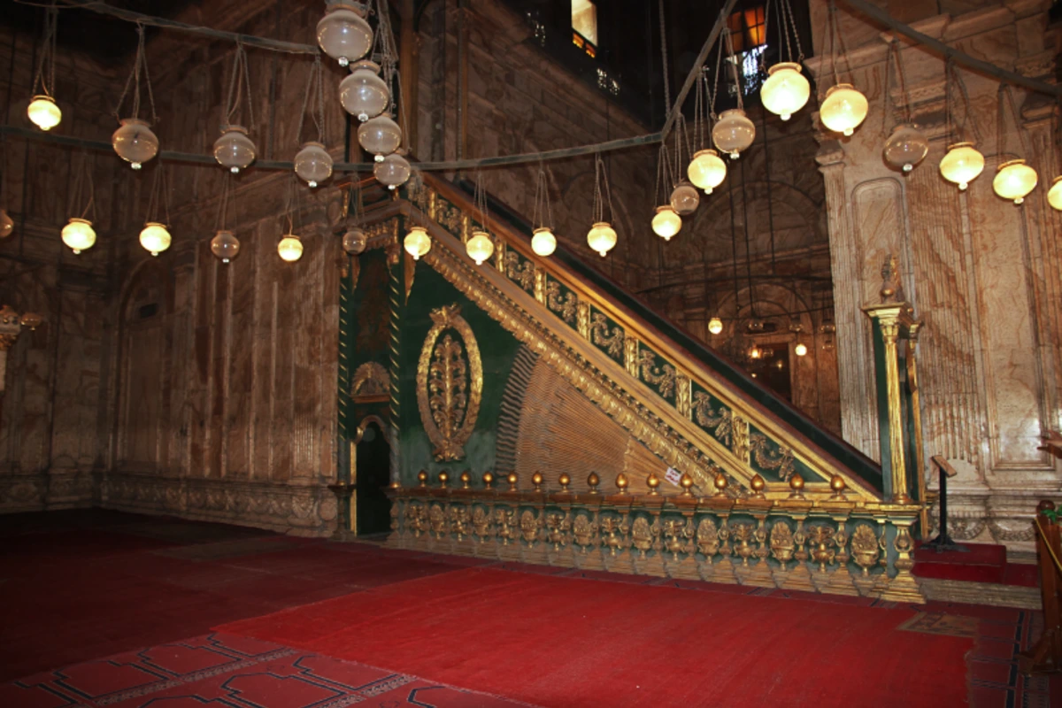 Wo liegt die Mohamed Ali Moschee und wie kommt man dorthin?
