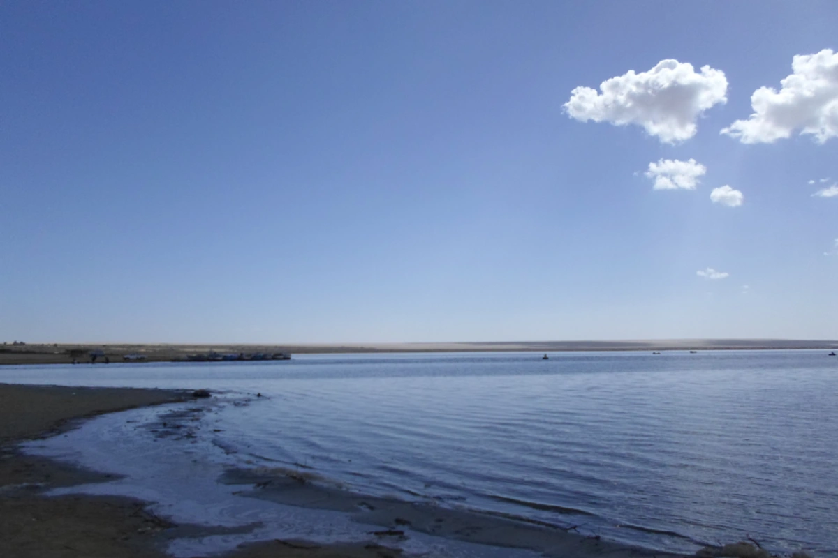 Wunderschönes Panorama des unteren Sees Wadi El Rayan