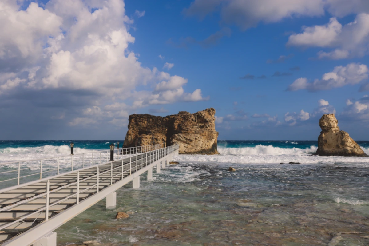 Panoramablick auf die Küste von Marsa Matruh in Ägypten
