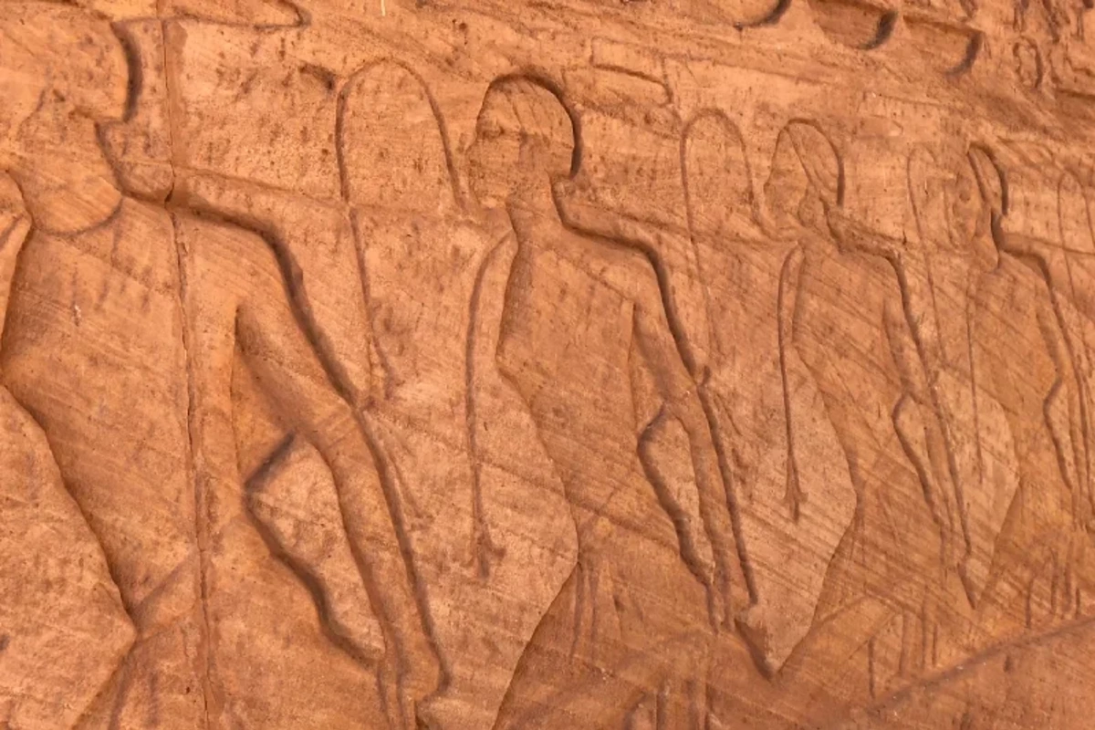 Altägyptisches Relief mit nubischen Gefangenen im Großen Tempel von Abu Simbel