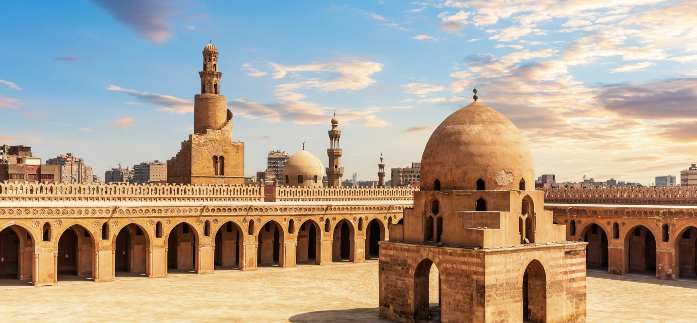 Descubre la Mezquita de Ibn Tulun, joya milenaria de El Cairo