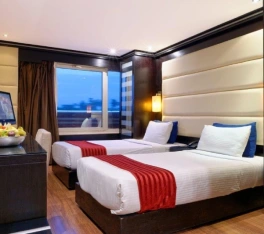Camera da letto doppia con l view sul Nilo a bordo della Crociera Nile Premium Lussuosa, crociera sul nilo da luxor a abu simbel
