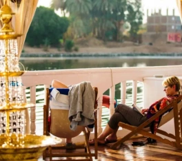 Donna a Bordo di Dahabeya Amoura