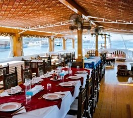 il ristorante a bordo della dahabeya