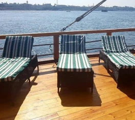 Lusso Vacanze in Egitto | Viaggio al Cairo, sedie del mare a bordo della crociera