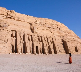 Capodanno e Natale in Egitto, una donna a luxor