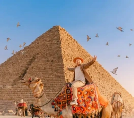 Un uomo alle piramidi, viaggio cairo e luxor
