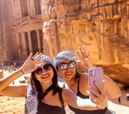 Due Ragazze a Petra, egitto e giordania