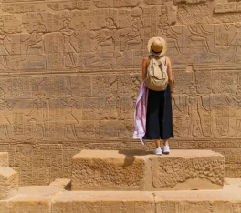 Donna nel Tempio di Philae, offerte pasqua egitto