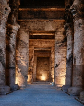 Columnas de la Sala Hipóstila del Templo de Hathor en el complejo del Templo de Dendera, uno de los templos mejor conservados