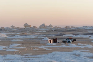 Campo tendato nel Deserto Bianco