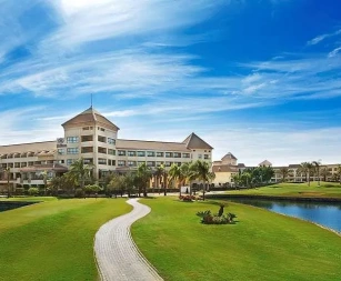Hilton Pyramids Golf