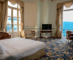 Paradise Inn Windsor Palace Hotel