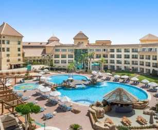 Pool in the Hilton Pyramids Golf 