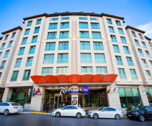 Front view of Radisson Blu Hotel