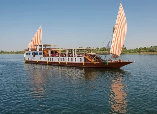 Crucero por el Nilo de lujo en Nuun y Nuut Dahabiyas: 4 Días