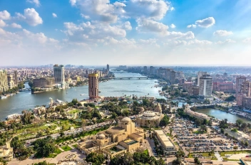 Vista panorámica de El Cairo con el río Nilo y sus puentes.